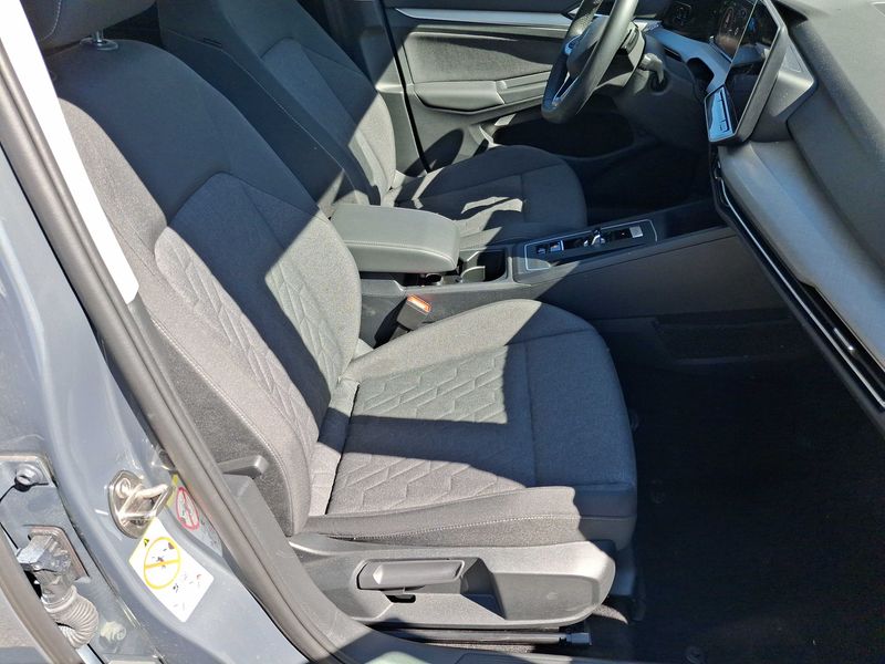 Volkswagen Golf VIII 1.5 eTSI Life — zdjęcie 10