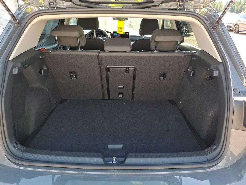 Volkswagen Golf VIII 1.5 eTSI Life — zdjęcie 9