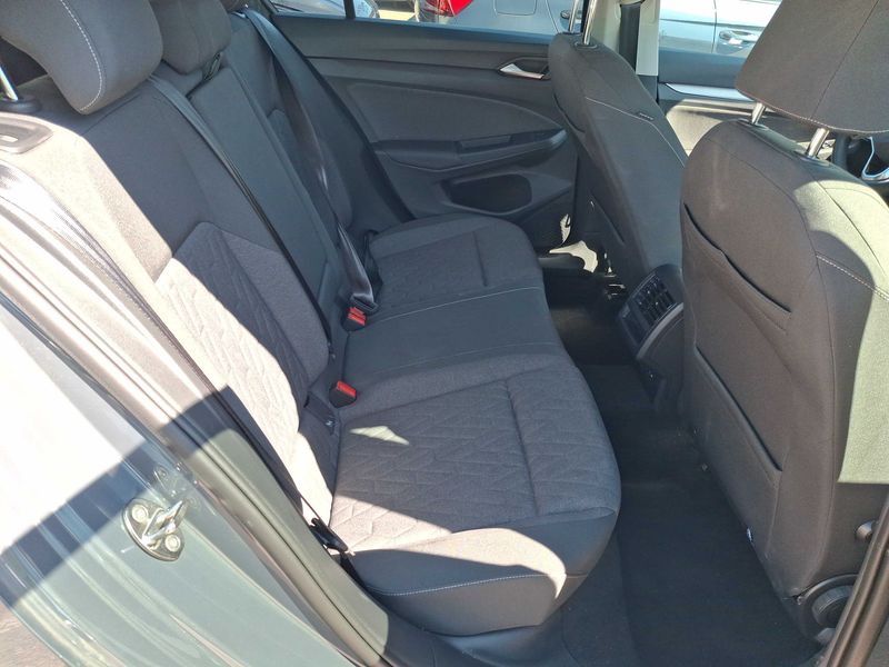 Volkswagen Golf VIII 1.5 eTSI Life — zdjęcie 13