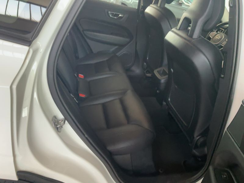 Volvo XC60 2.0 D4 Business AWD 2018 – снимка 19