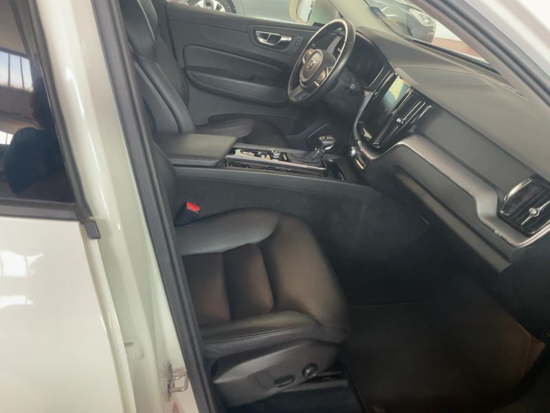 Volvo XC60 2.0 D4 Business AWD 2018 – снимка 16