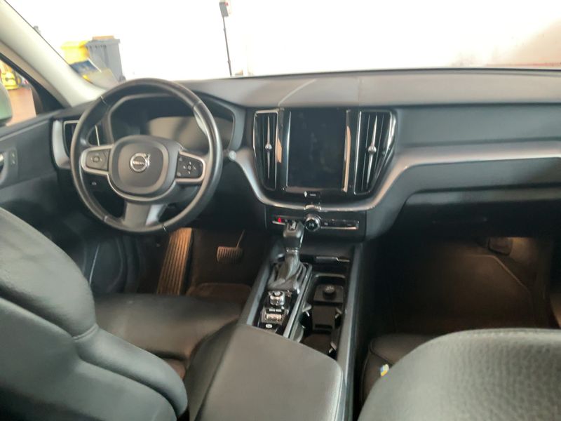 Volvo XC60 2.0 D4 Business AWD 2018 – снимка 17