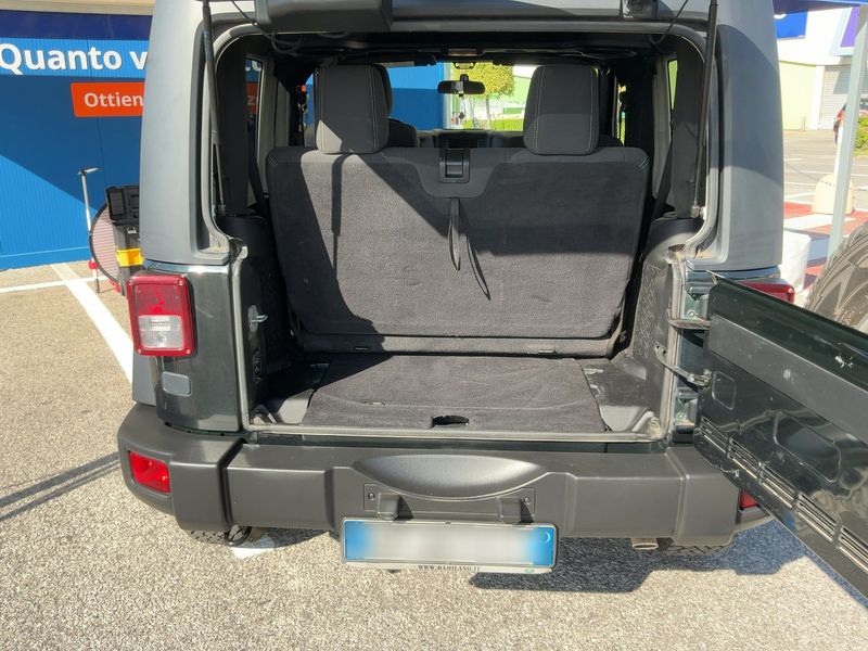 Jeep Wrangler Unlimited 2.8 CRD Sport — zdjęcie 10