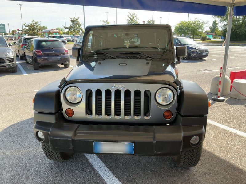 Jeep Wrangler Unlimited 2.8 CRD Sport — zdjęcie 9