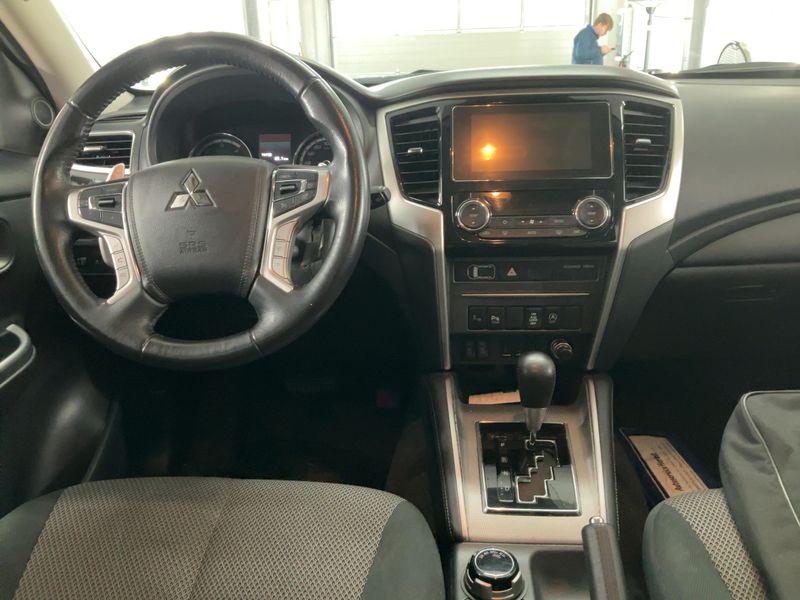 Mitsubishi L 200 2.2 DI-D Spirit Doppelkabine 4WD — zdjęcie 12