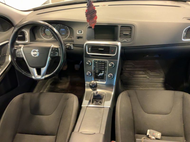 Volvo V60 2.0 D4 Momentum — zdjęcie 12