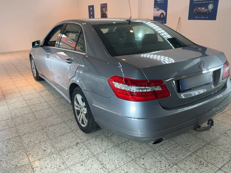 Mercedes-Benz E-Klasse E 250 CGI BlueEfficiency Avantgarde — zdjęcie 3