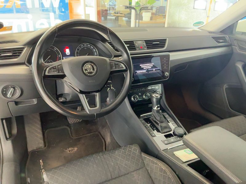 Skoda Superb 2.0 TDI Style 4x4 2018 – снимка 17