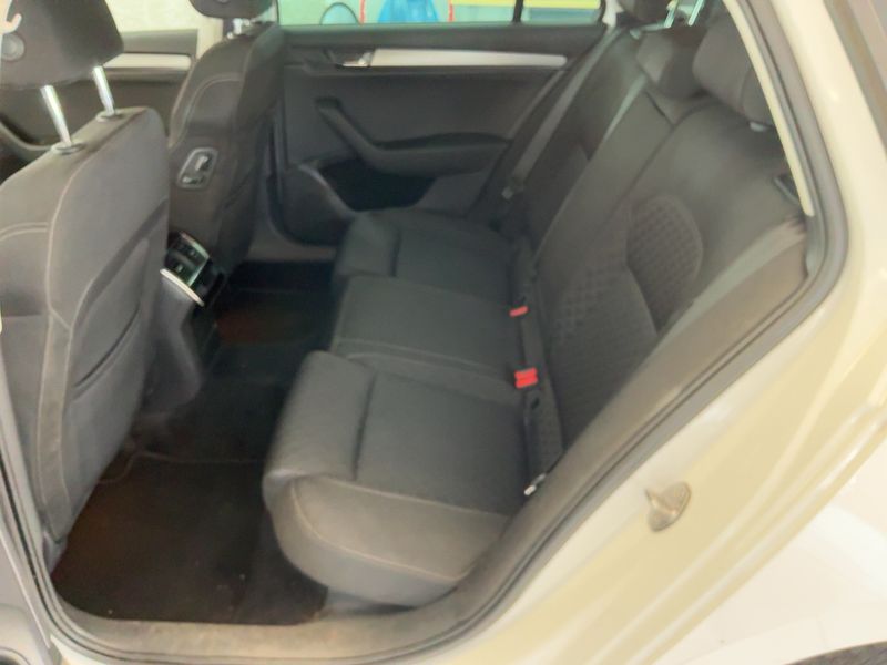 Skoda Superb 2.0 TDI Style 4x4 2018 – снимка 19