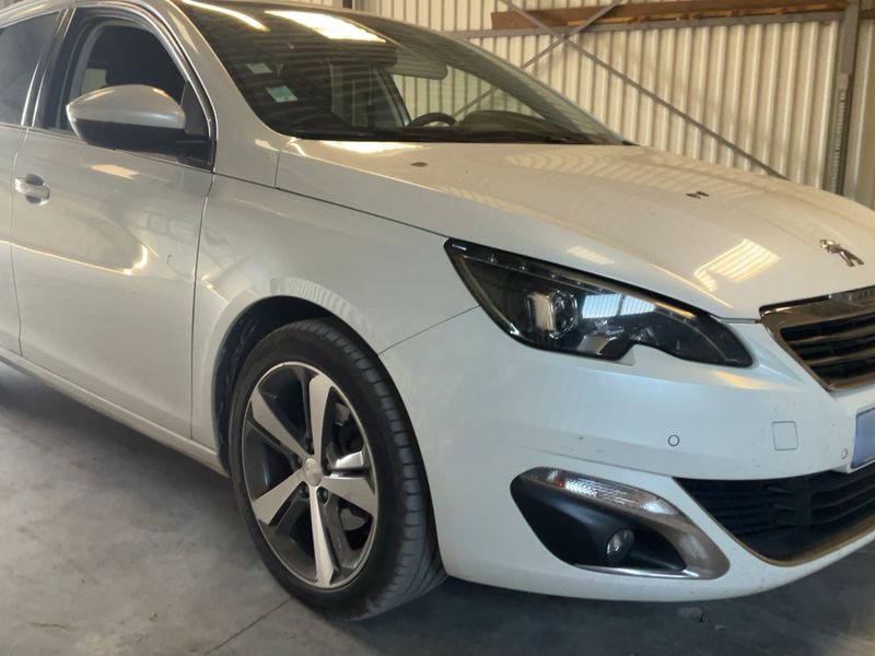 Peugeot 308 1.6 Blue-HDi Allure 2017 – снимка 12