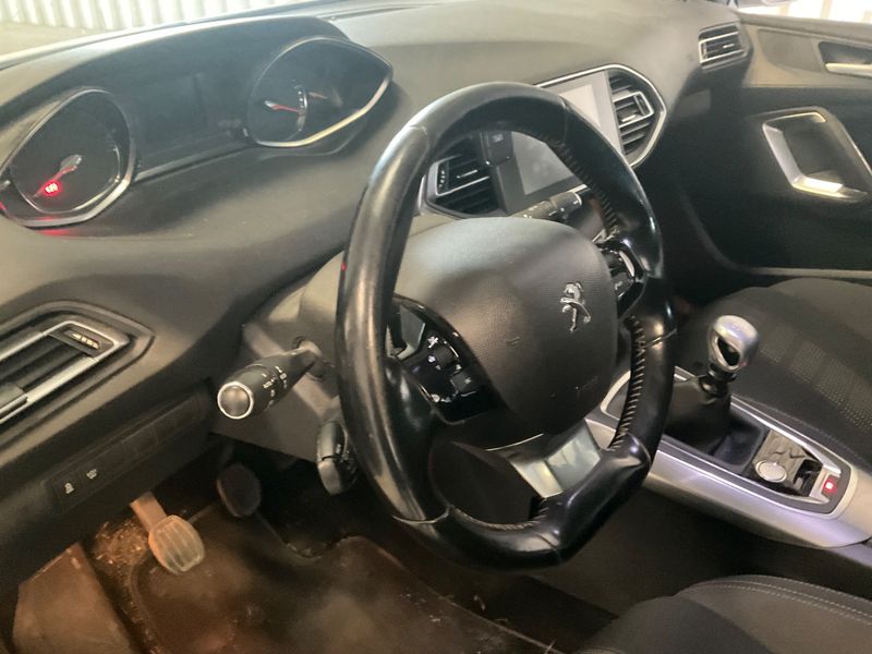 Peugeot 308 1.6 Blue-HDi Allure 2017 – снимка 25