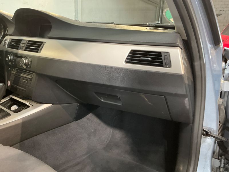 BMW 3er 318d 2011 – снимка 22