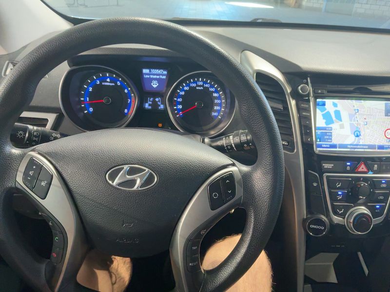 Hyundai i30 1.4 Classic — zdjęcie 12