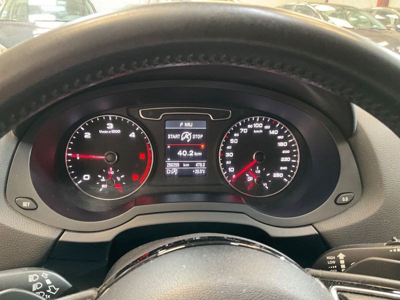 Audi Q3 2.0 TDI quattro Ambition Luxe — zdjęcie 13