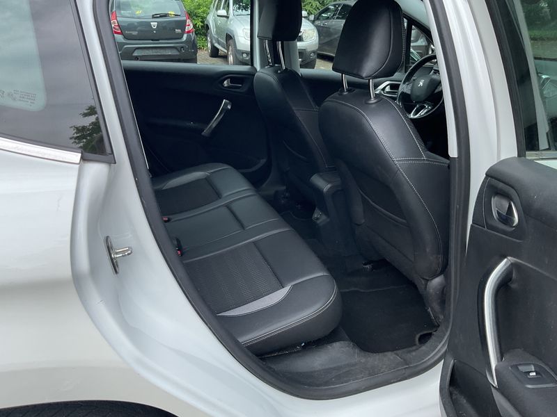 Peugeot 2008 1.6 e-HDi Allure — zdjęcie 14