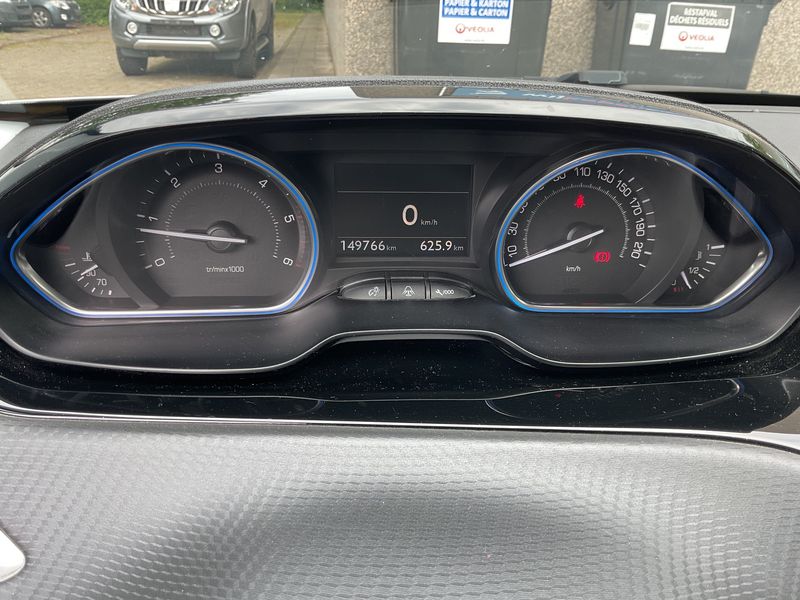 Peugeot 2008 1.6 e-HDi Allure — zdjęcie 13