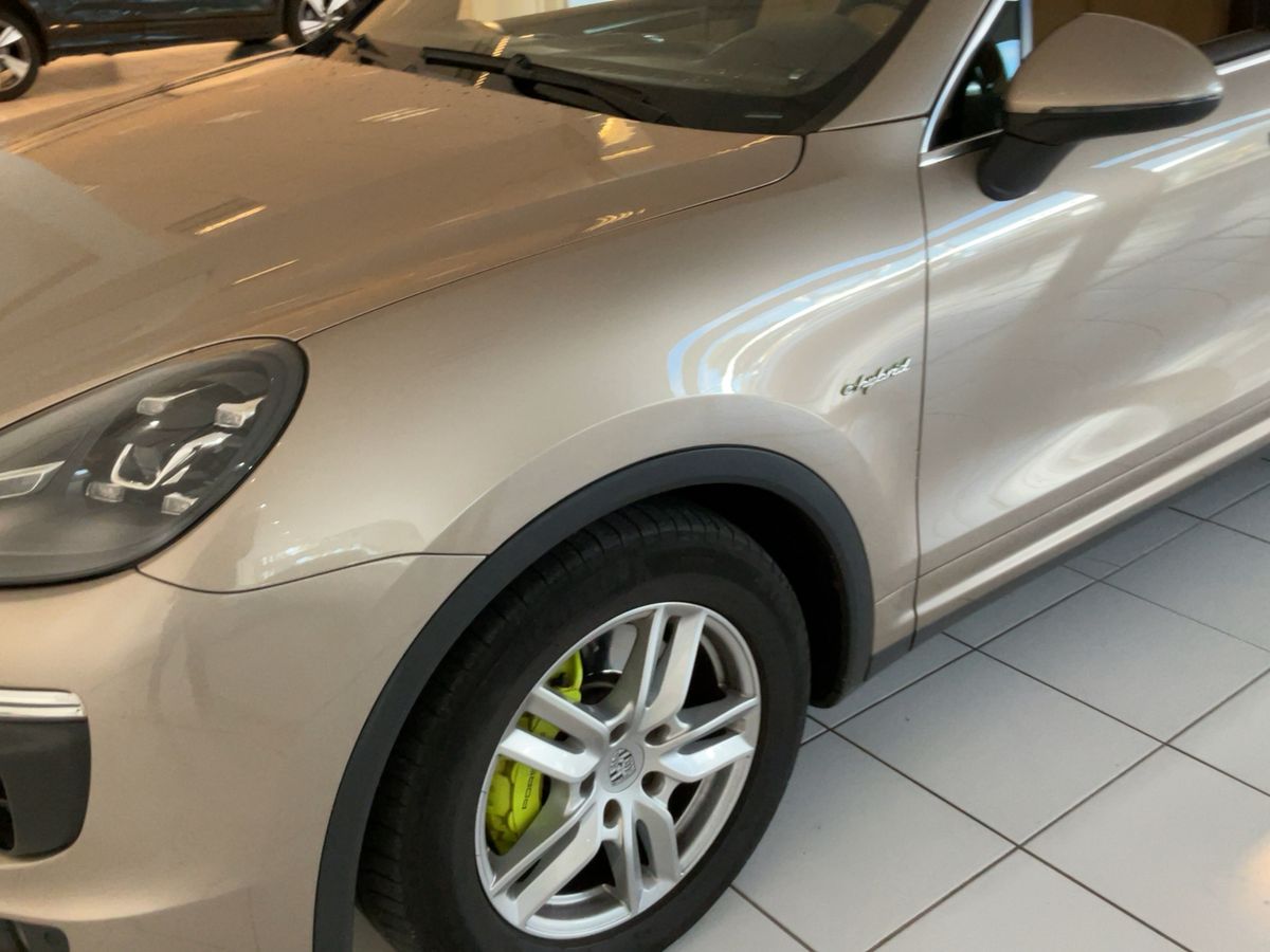 Porsche Cayenne S E-Hybrid