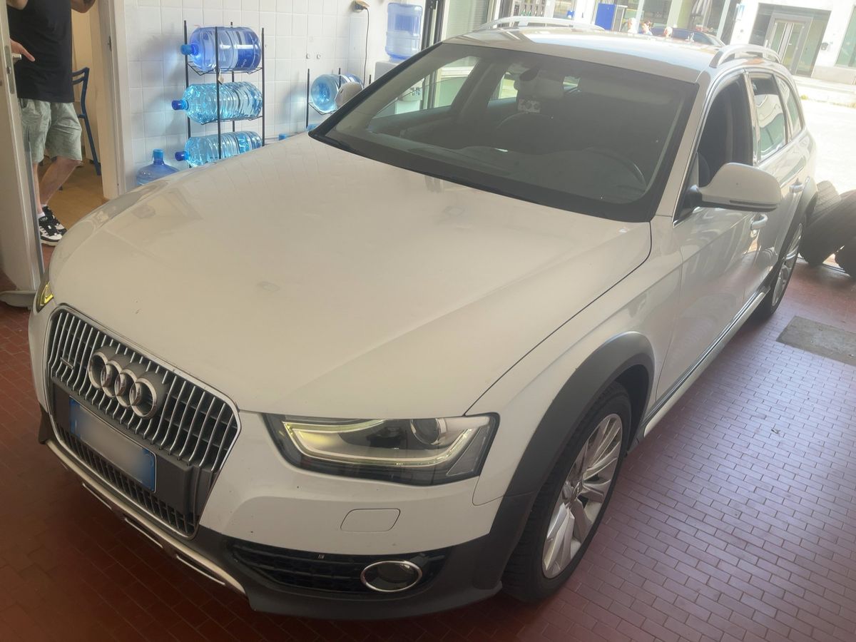 Audi A4 2015 — photo 1