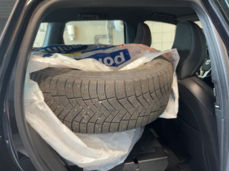 Volvo XC60 2.4 D4 Momentum AWD — zdjęcie 14