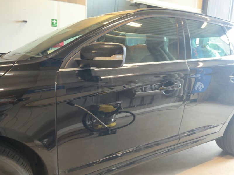 Volvo XC60 2.4 D4 Momentum AWD — zdjęcie 4