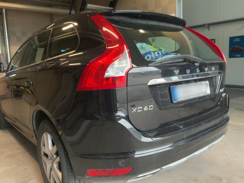 Volvo XC60 2.4 D4 Momentum AWD — zdjęcie 3