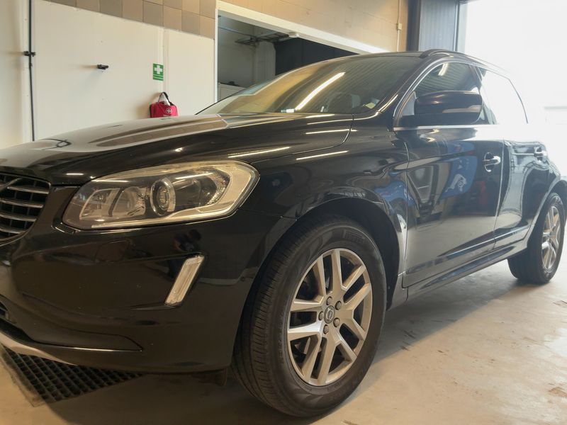 Volvo XC60 2.4 D4 Momentum AWD — zdjęcie 2