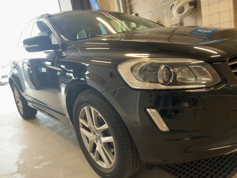 Volvo XC60 2.4 D4 Momentum AWD — zdjęcie 8