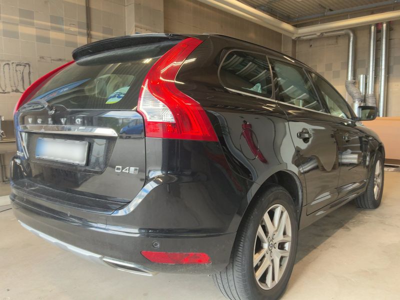 Volvo XC60 2.4 D4 Momentum AWD — zdjęcie 6