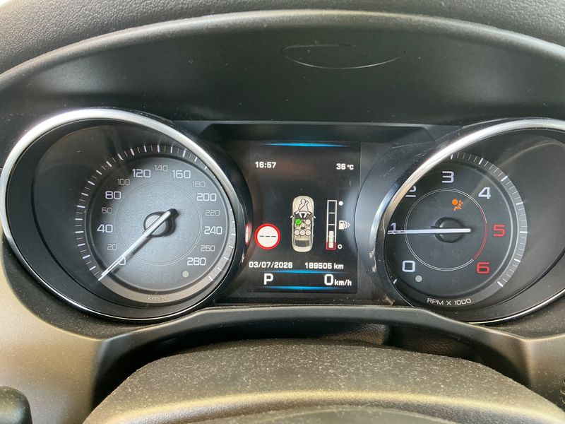 Jaguar XE 20d R-Sport — zdjęcie 13