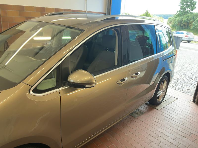 Volkswagen Sharan 2.0 TDI Highline BlueMotion Tech — zdjęcie 4