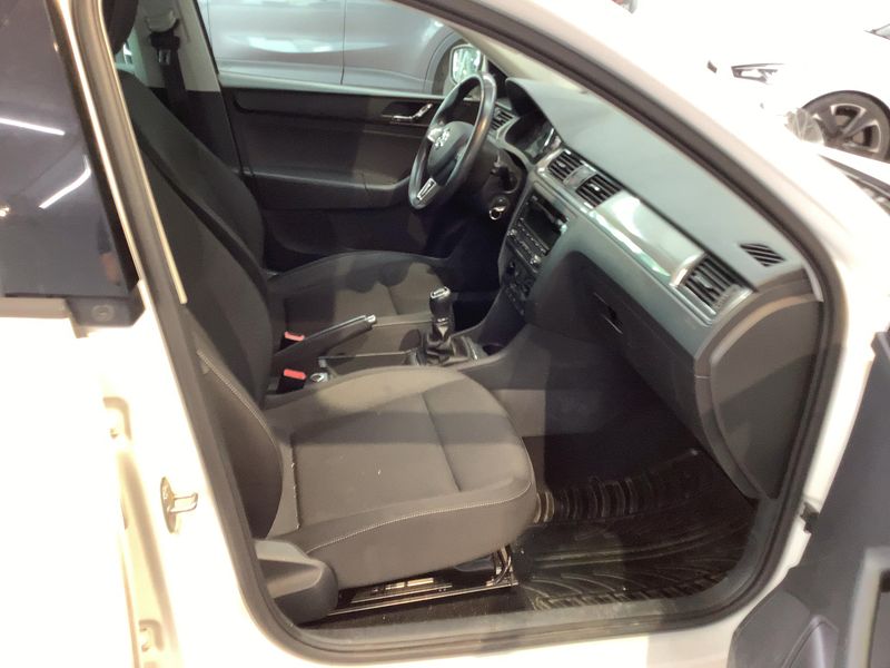 Skoda Rapid Spaceback 1.2 TSI Ambition — zdjęcie 11