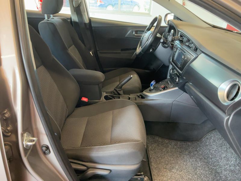 Toyota Auris 1.8 Hybrid START Edition — zdjęcie 11