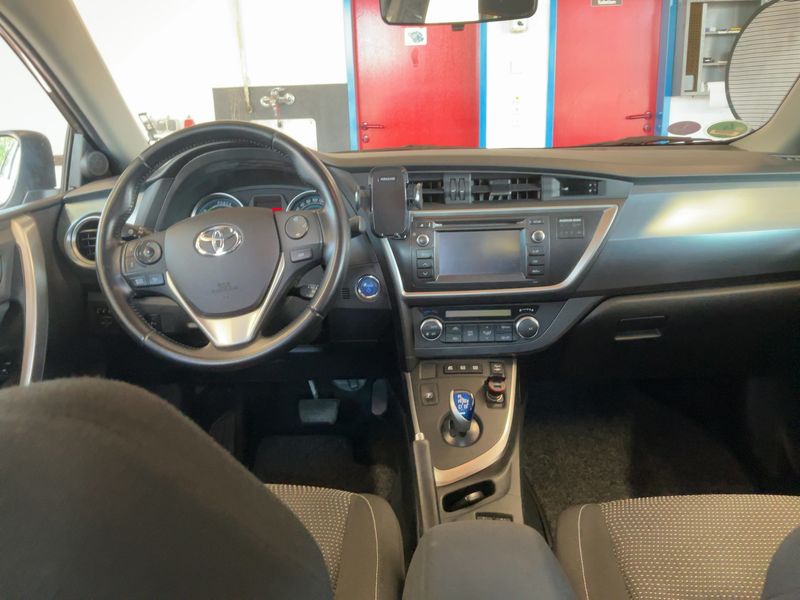 Toyota Auris 1.8 Hybrid START Edition — zdjęcie 12