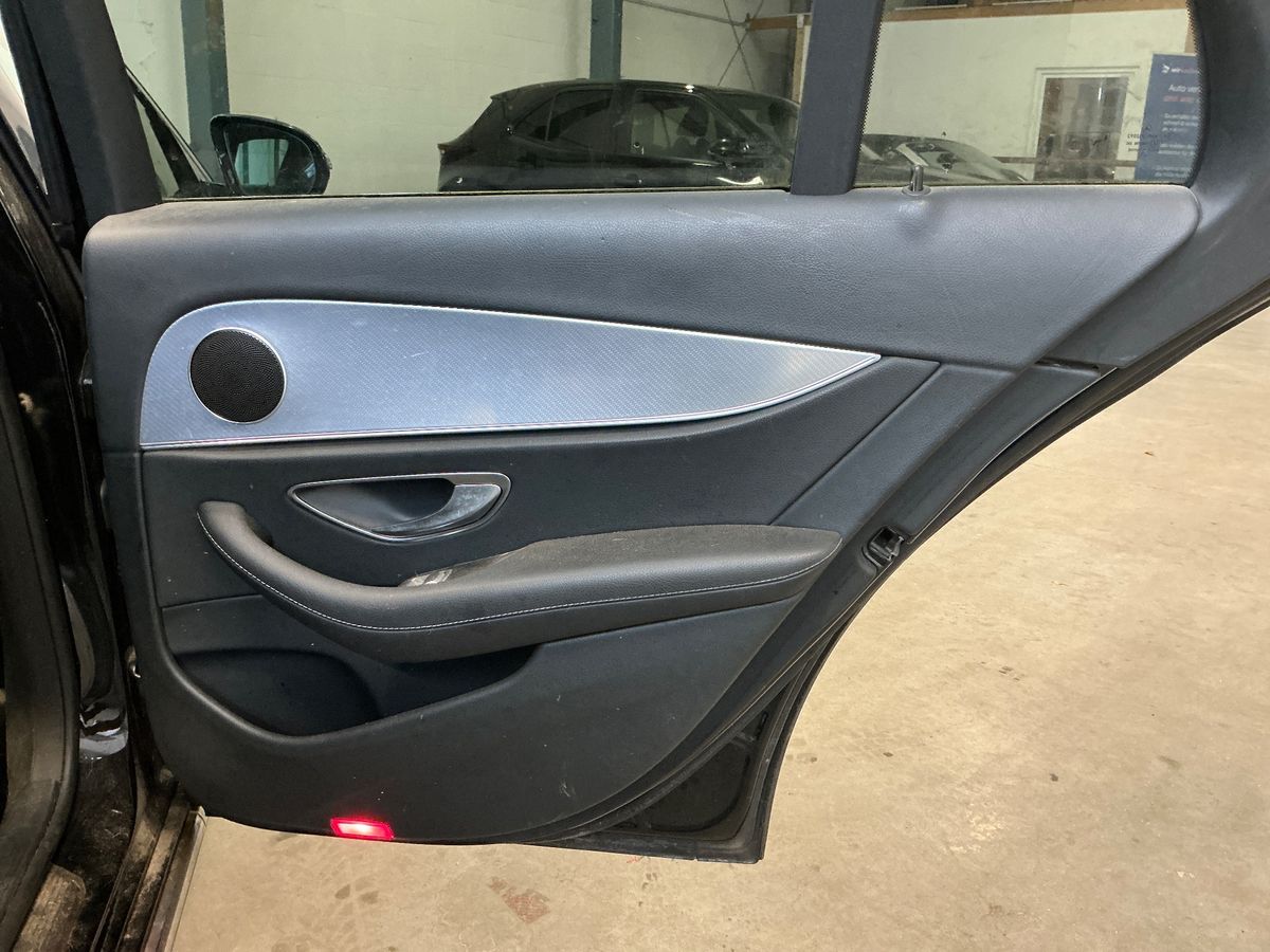 Mercedes-Benz E-Klasse 2019 — photo 28