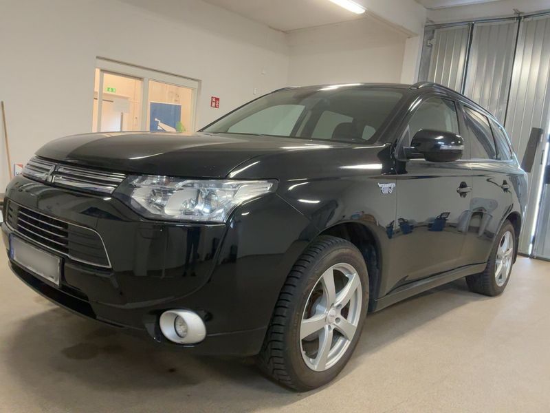 Mitsubishi Outlander 2.0 PHEV Motion 4WD 2014 – снимка 2