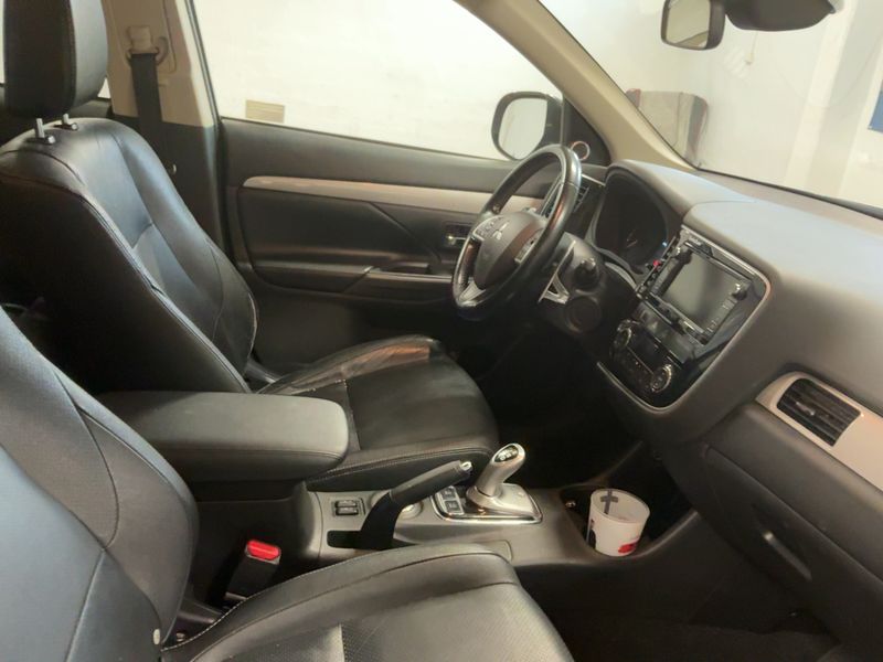 Mitsubishi Outlander 2.0 PHEV Motion 4WD 2014 – снимка 17