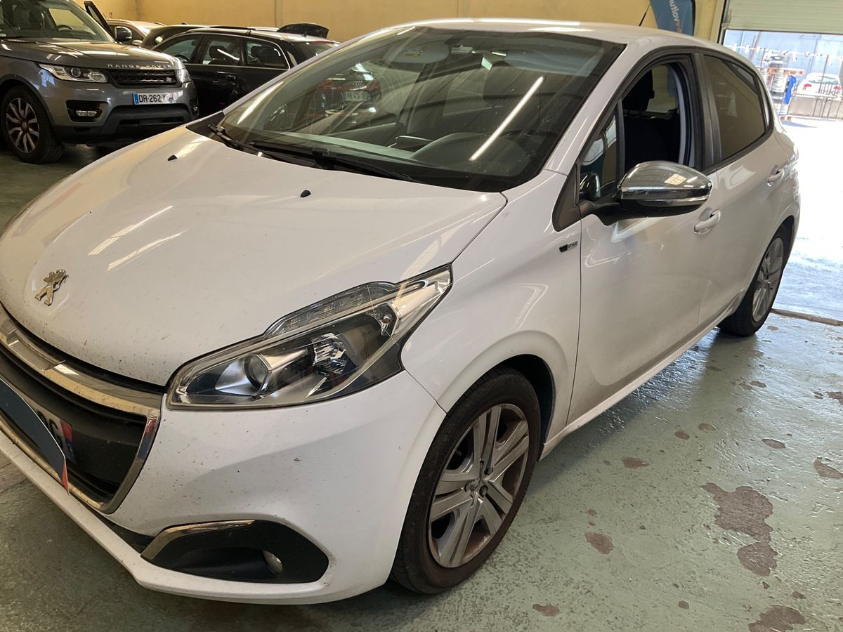Peugeot 208 2017 — photo 1