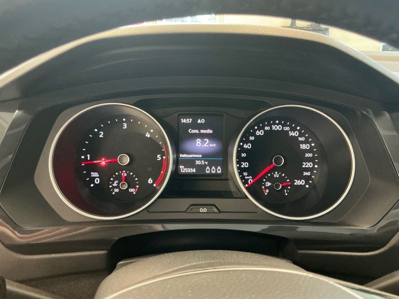 Volkswagen Tiguan 1.6 TDI Business BlueMotion Tech — zdjęcie 13