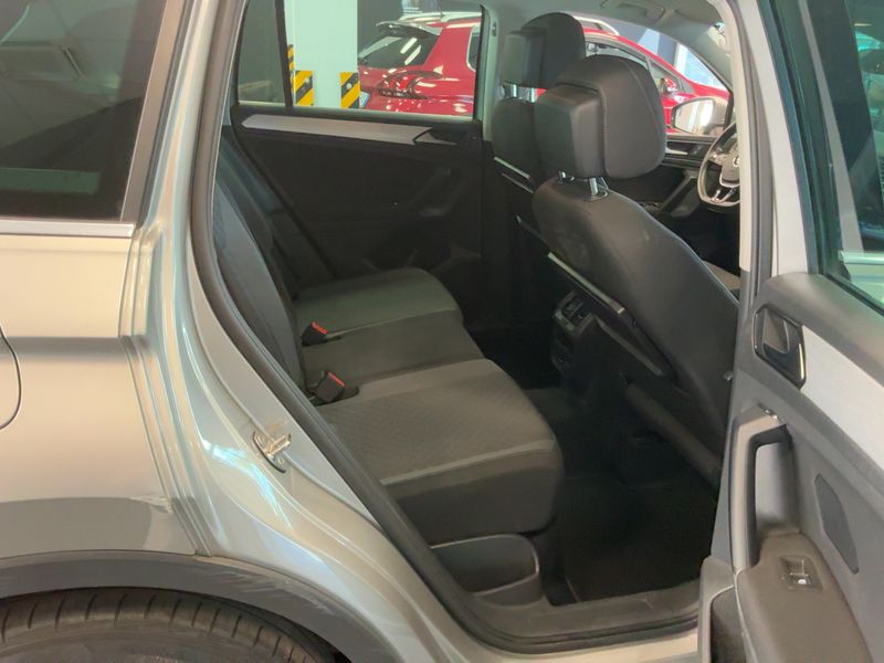 Volkswagen Tiguan 1.6 TDI Business BlueMotion Tech — zdjęcie 14