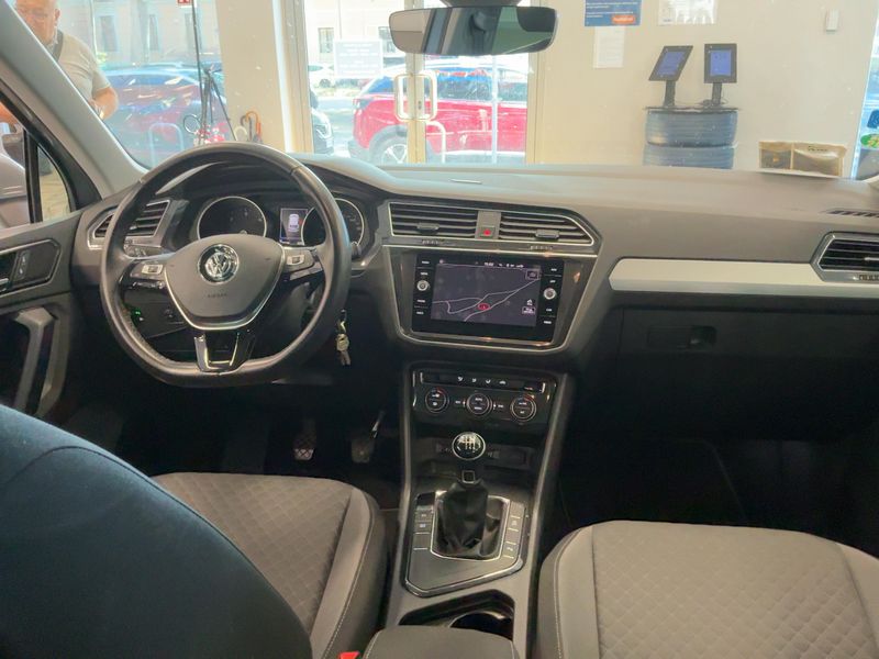 Volkswagen Tiguan 1.6 TDI Business BlueMotion Tech — zdjęcie 12