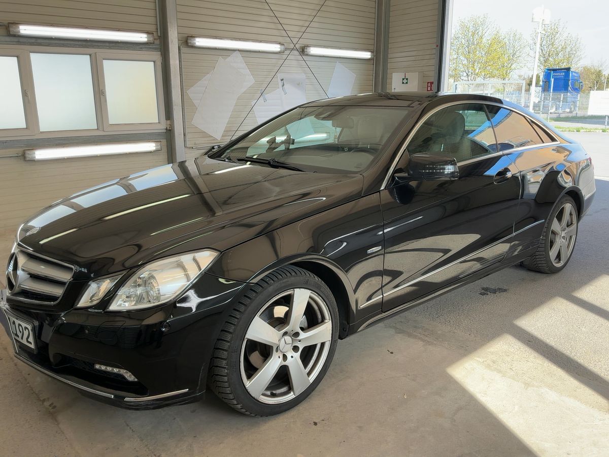 Mercedes-Benz E-Klasse 2011 — photo 1