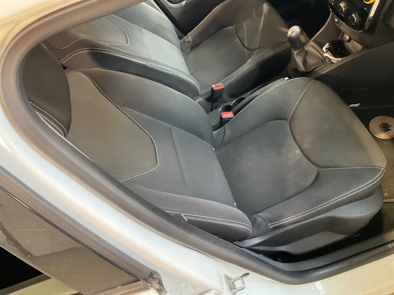 Renault Clio 1.2 Paris 2014 – снимка 33