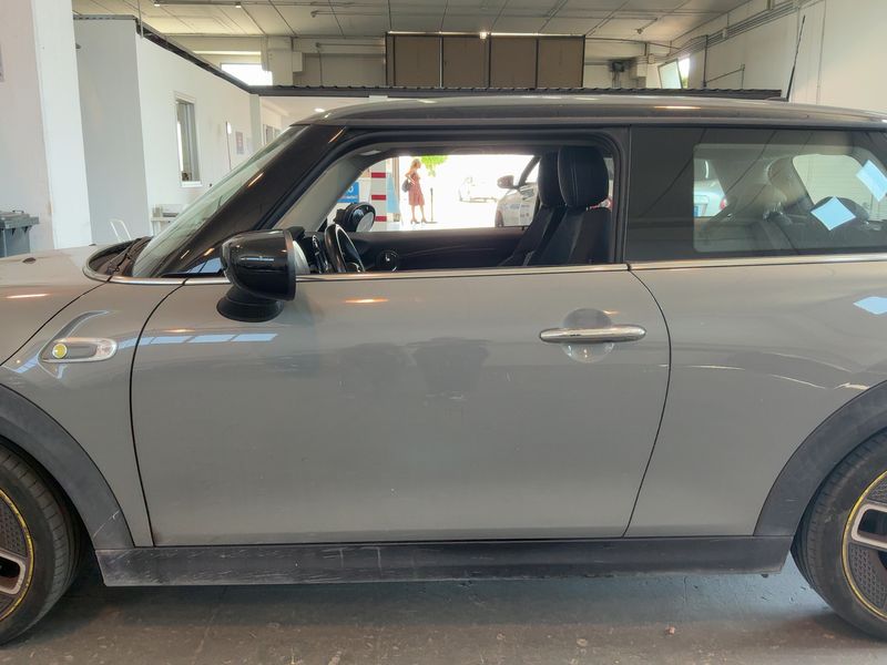 MINI Cooper SE Trim S — zdjęcie 4
