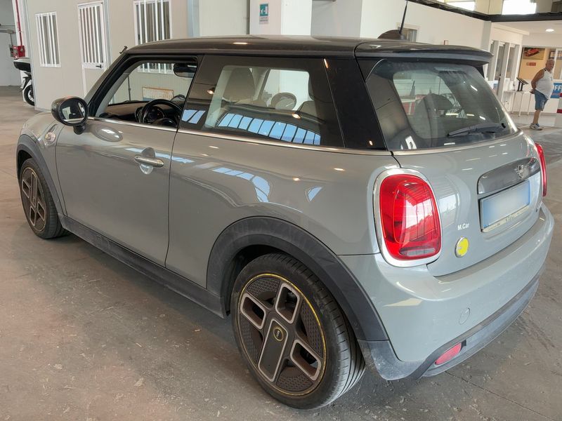 MINI Cooper SE Trim S — zdjęcie 3