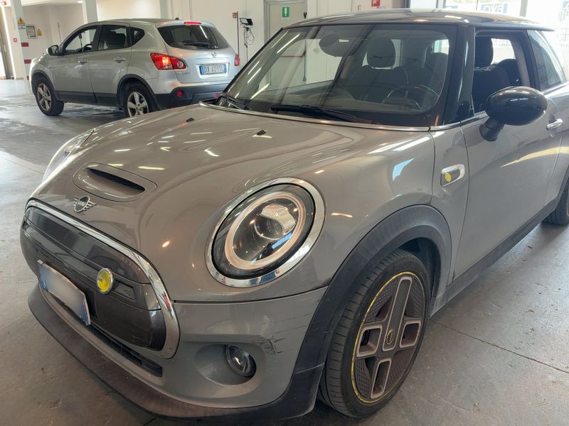 MINI Cooper SE Trim S — zdjęcie 2