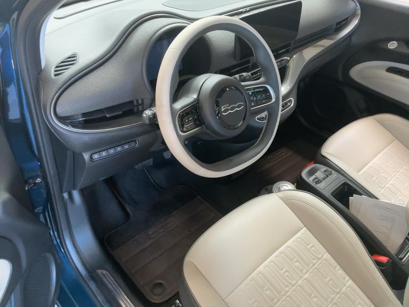 Fiat 500e electric drive 87 kW 3+1 La Prima — zdjęcie 12