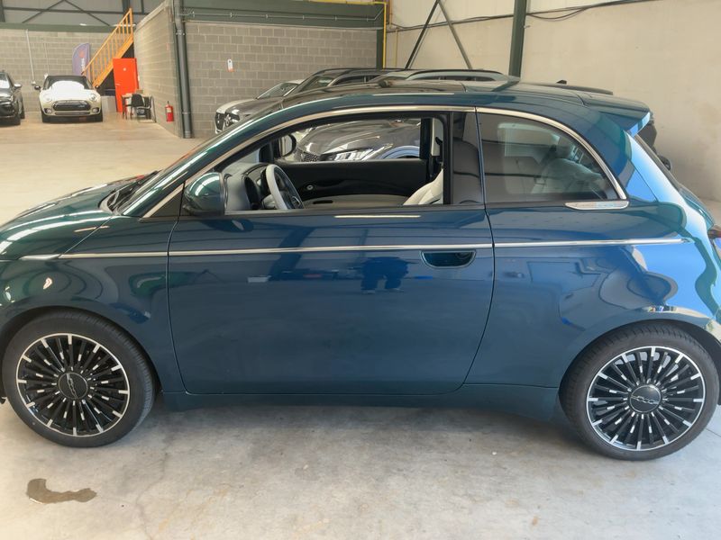 Fiat 500e electric drive 87 kW 3+1 La Prima — zdjęcie 4