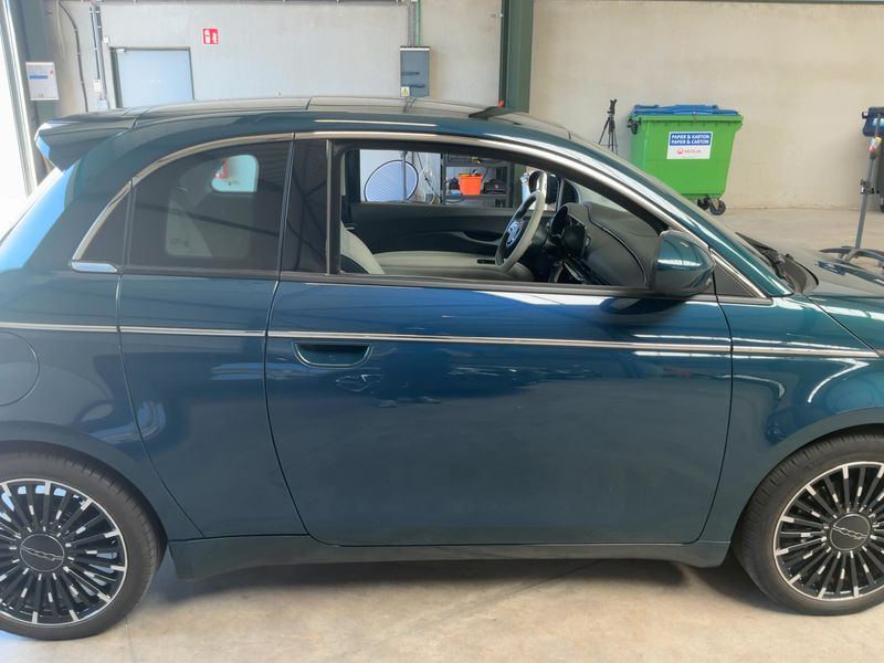 Fiat 500e electric drive 87 kW 3+1 La Prima — zdjęcie 7