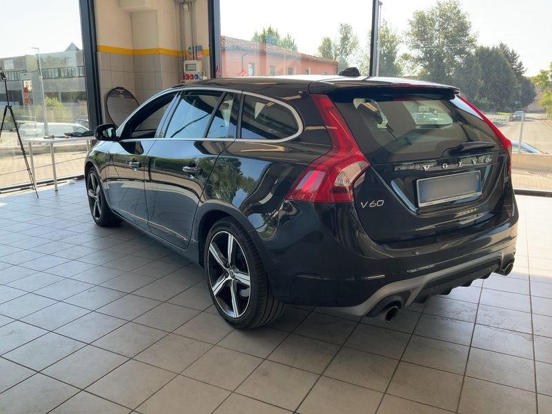 Volvo V60 2.0 D3 R-Design 2018 – снимка 6