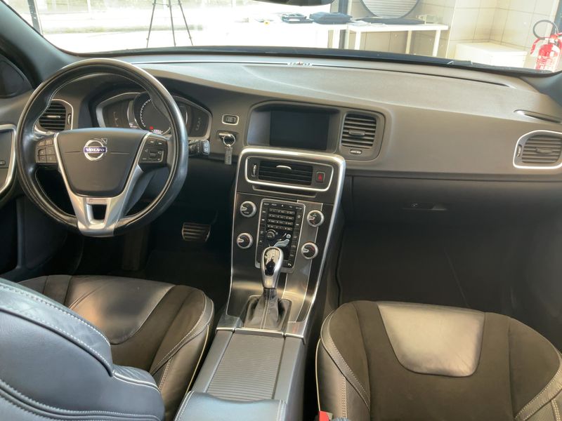 Volvo V60 2.0 D3 R-Design 2018 – снимка 17